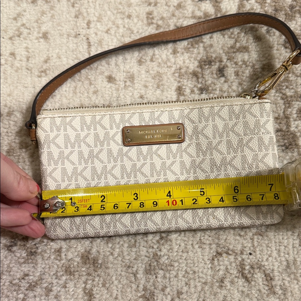 Michael Kors Cream Monogram Wristlet| Jet Set Small Signature Logo Wristlet - Picture 11 of 12